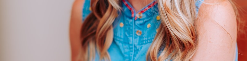 世界杯淘汰赛阶段紧张比赛场景